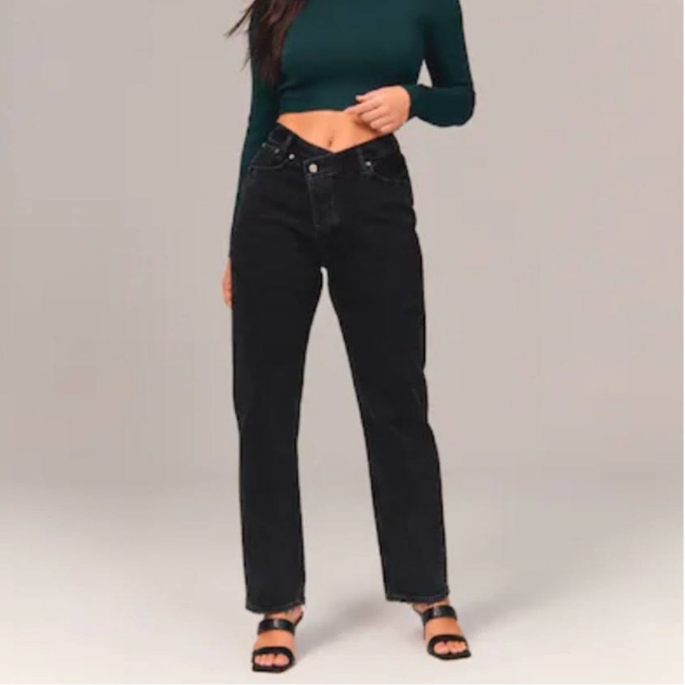 Abercrombie & Fitch The Dad High Rise Curve Love Asymmetrical Waist Jeans